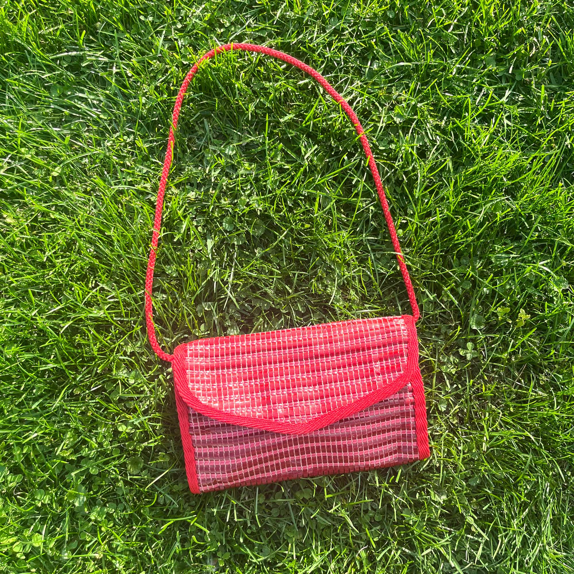 VINTAGE RED WOVEN HAND BAG PURSE