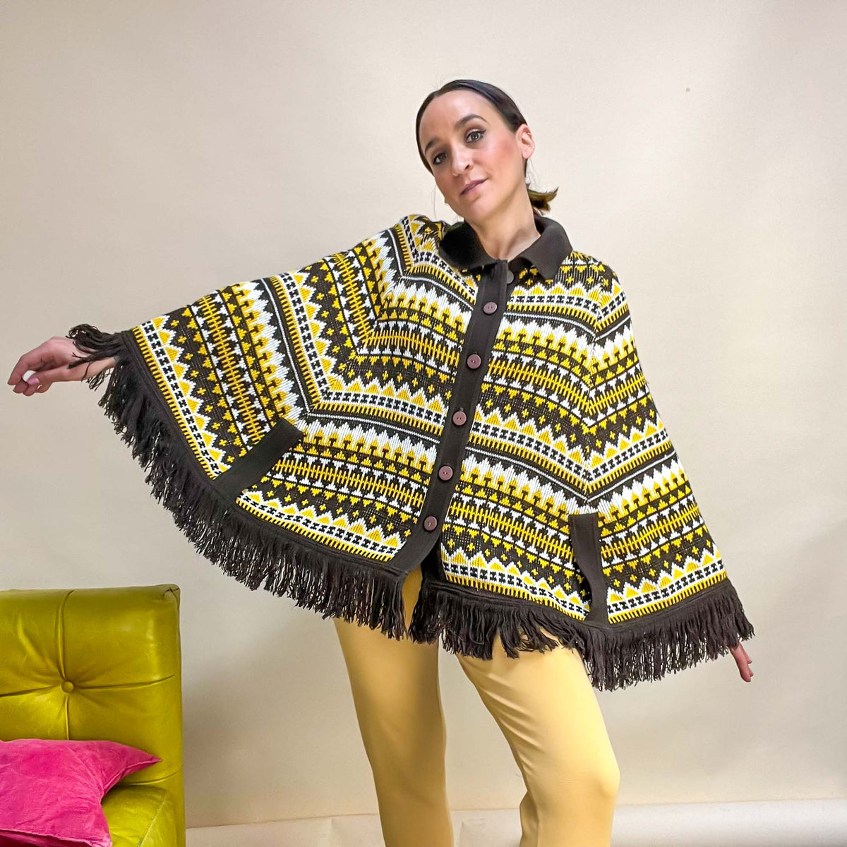 vintagebrownandyellowponcho_3o vintagebrownandyellowponcho_3o