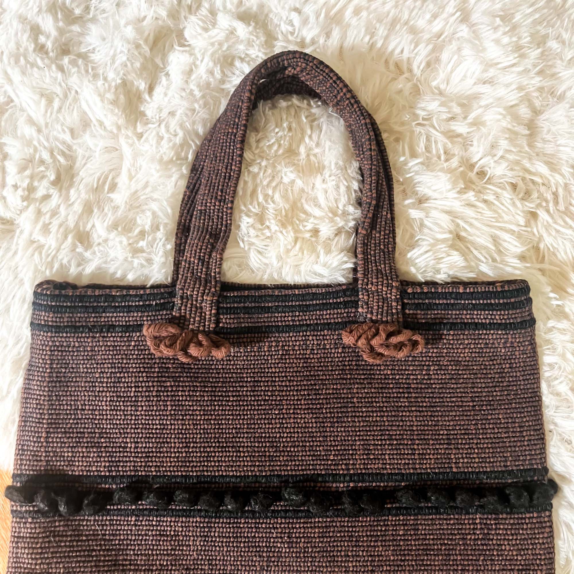 VINTAGE BROWN AND BLACK WOVEN HAND BAG : THE SHARP SHOOTER PURSE