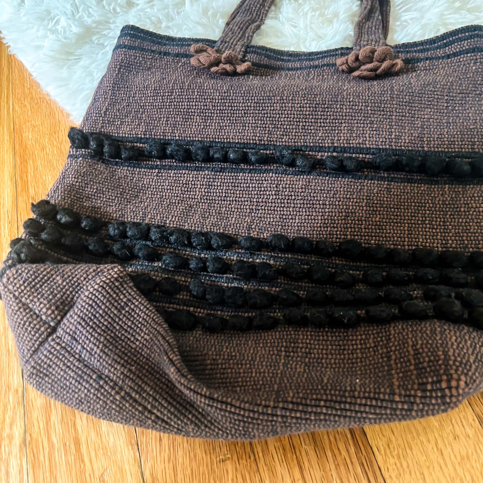 VINTAGE BROWN AND BLACK WOVEN HAND BAG : THE SHARP SHOOTER PURSE