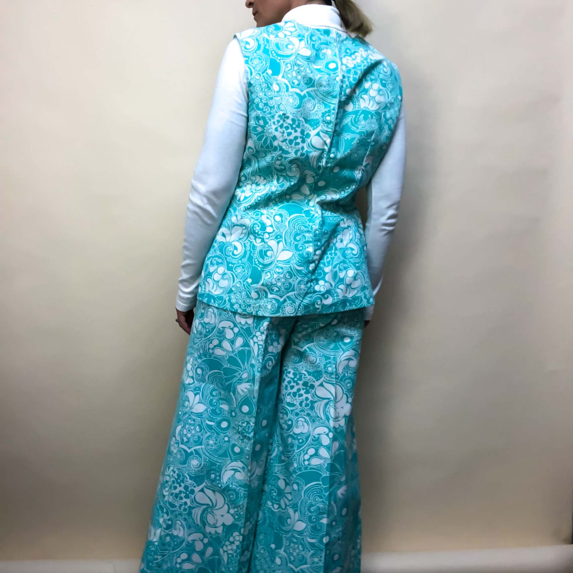 VINTAGE HAWAIIAN PRINT PANTS AND TOP BACH SET