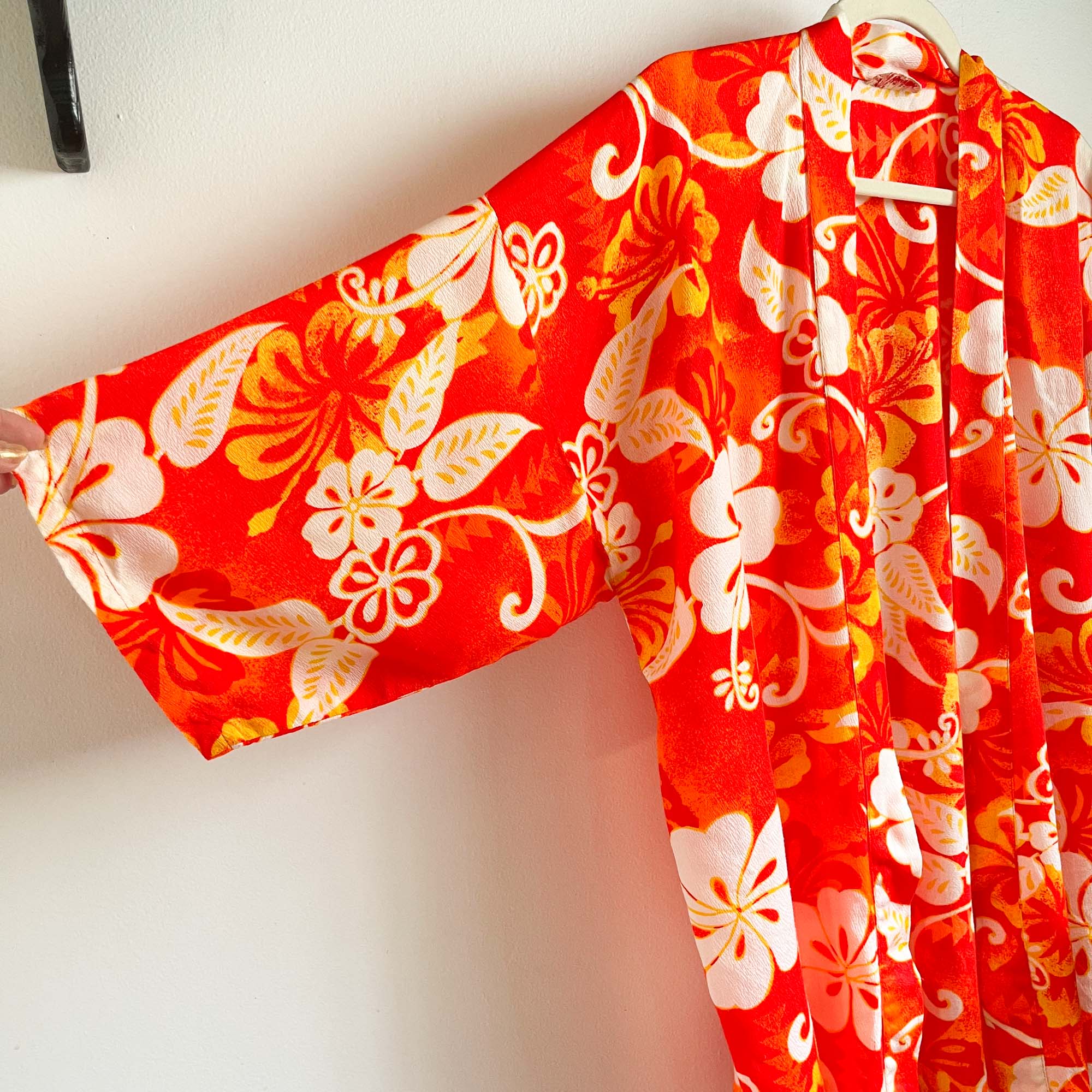VINTAGE HAWAIIAN ROBE THE FYRE ISLAND ROBE
