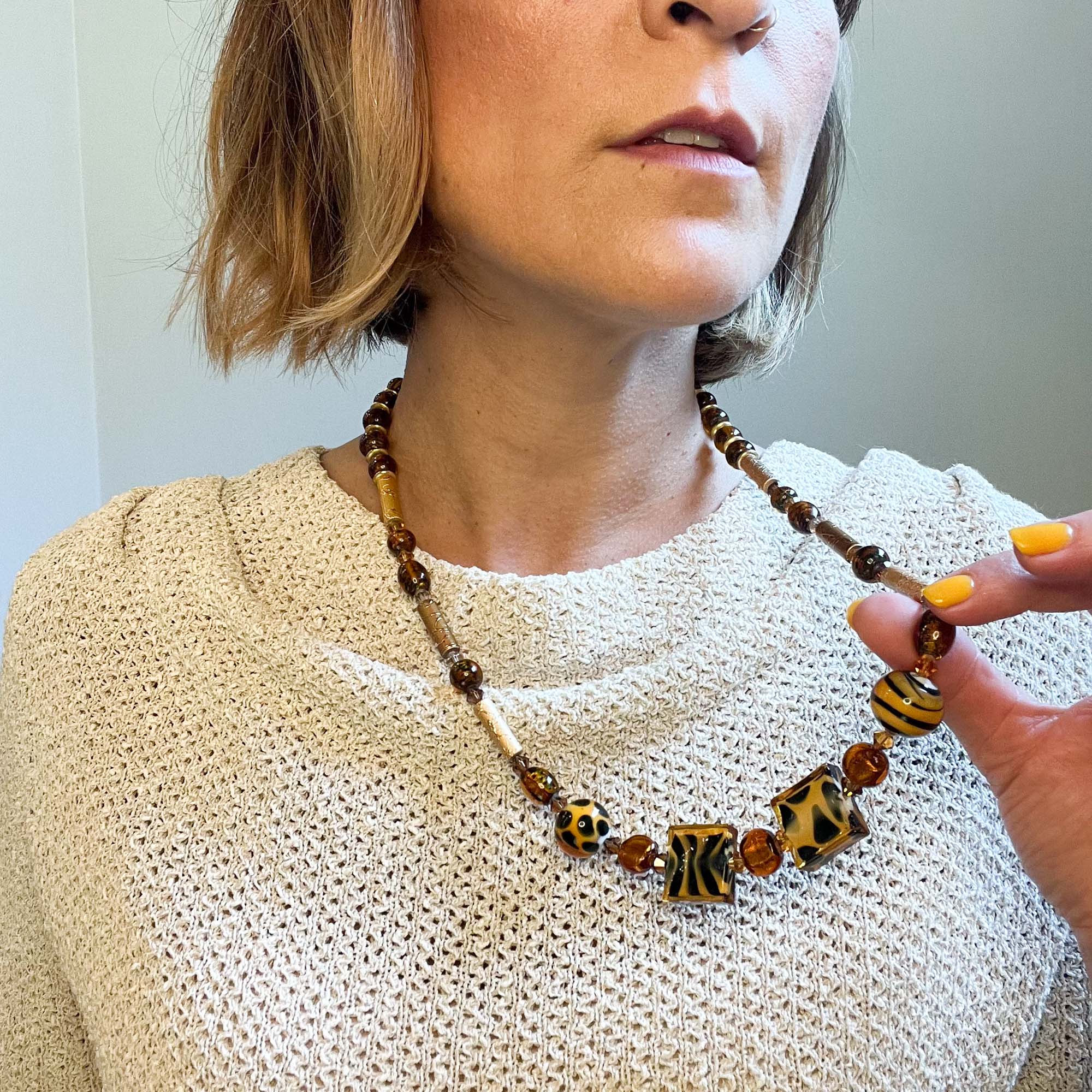 AMBER AND ANIMAL PRINT BEAD NECKLACE
