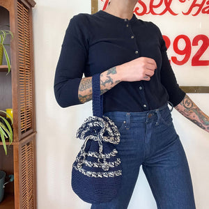 VINTAGE NAVY AND WHITE CROCHET HANDBAG : CASH MONEY BAG